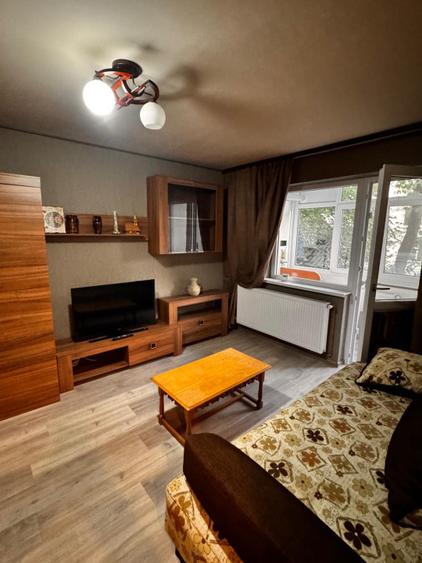 Apartament 2 camere semidecomandat, etaj 1 , zona Curtea de Apel
