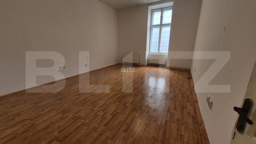 Birou de inchiriat, 39 mp, zona Ultracentrala, cladire autorizata PSI - 2
