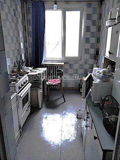 3 Camere, Piața Rahovei, etaj 3/4, liber - 3