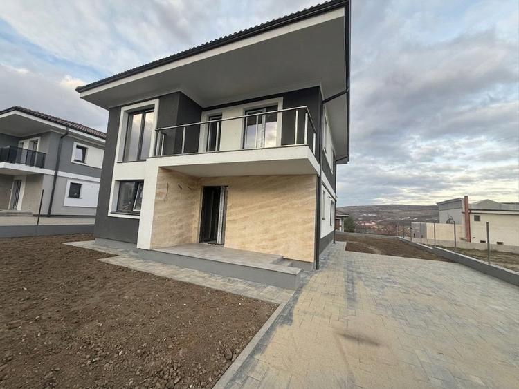 Casă individuală la preț de apartament , Chinteni 500mp de teren