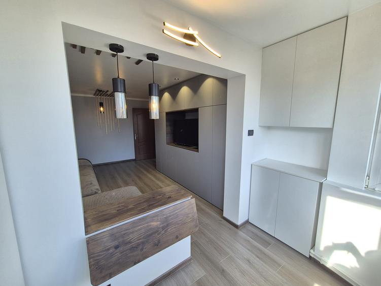 Inchiriere Apartament 2 Camere decomandat zona Centrul Civic CEC