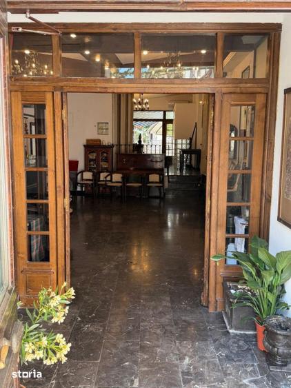 BISTRO CAFE | ARCUL DE TRIUMF |