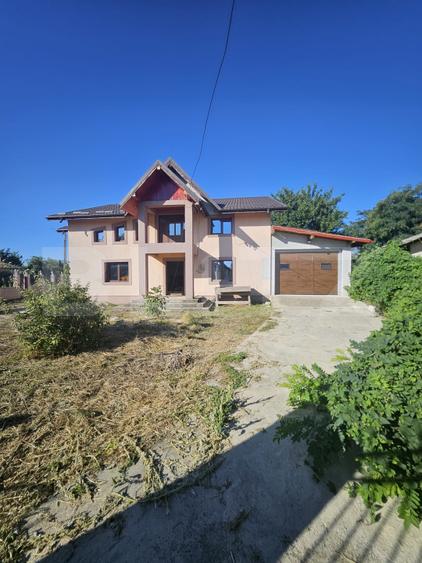Casă la roșu, de vanzare, 250 mp, zona Slobozia Moara