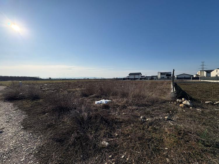 Teren intravilan de vânzare – 592 mp – Vânători | zonă liniștită