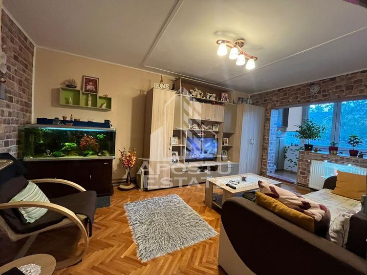 Apartament cu 3 camere, decomandat, 2 bai , 2 balcoane,zona Soarelui