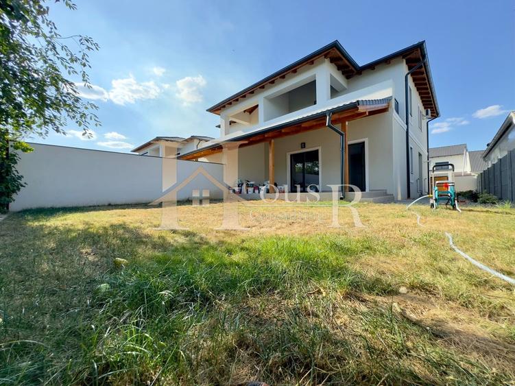 Duplex cu dormitor la parter. Bucatarie inchisa. Strada asfaltata !