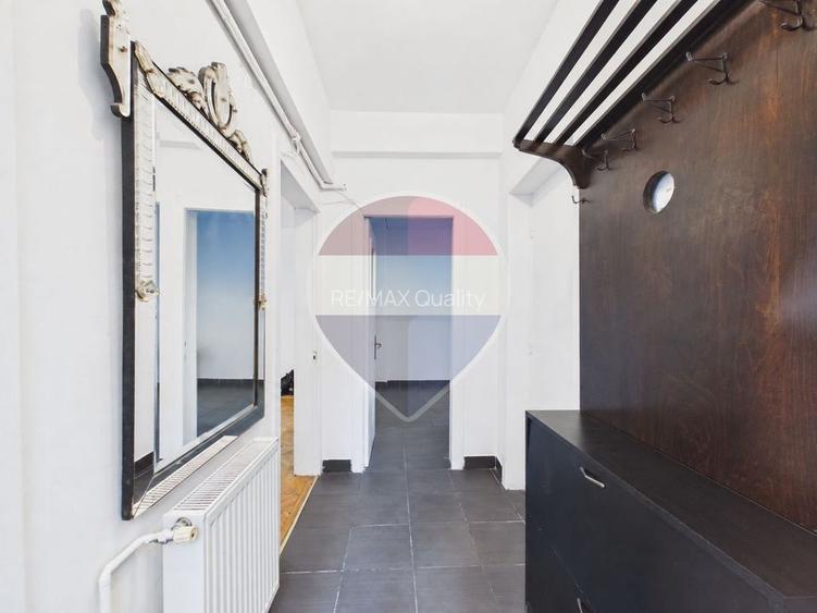 Apartament cu mansardă și garaj de vânzare în zona Domenii