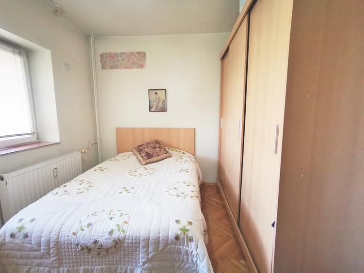 Vanzare 4 cam modern,complet renovat 100 mp, boxa si parcare ADP zona Parlament