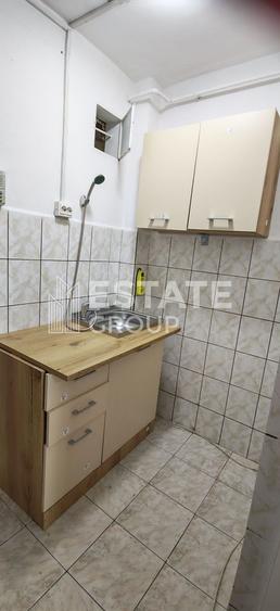 Garsoniera decomandata cu bucatarie si baie