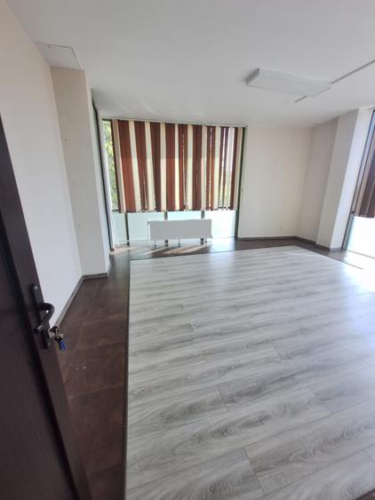 Faleza Nord , spatiu COMERCIAL/BIROURI, 240 mp., 3 locuri de parcare
