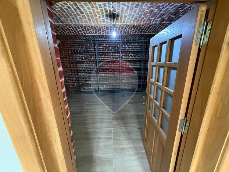 Casă pentru clinica beauty, restaurant, afterschool, Central, Slatina