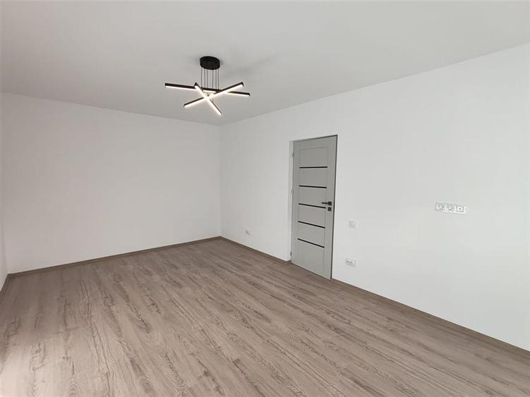Apartament 2 camere decomandat, renovat, strada Toamnei, Centrul Civic