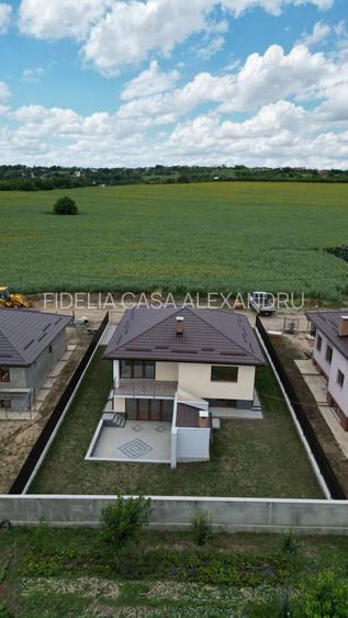 Vila cu 6 camere de vanzare in Ciurbesti