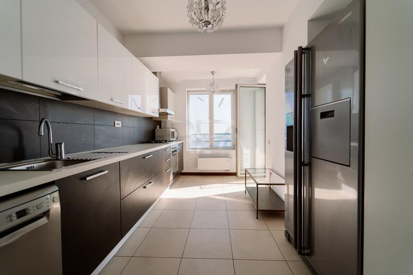 Triplex 3 camere Dristor, centrală, parcare, an 2008, 200 mp