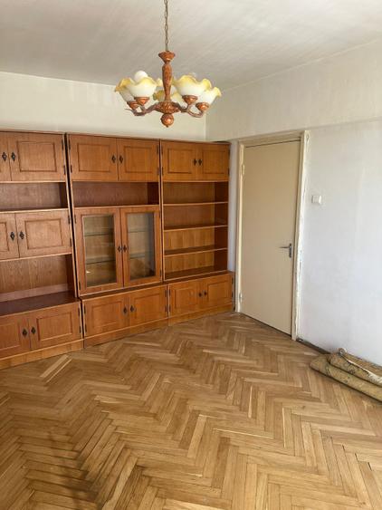 Garsoniera decomandata, 33 mp, Calea Bucuresti Rotonda