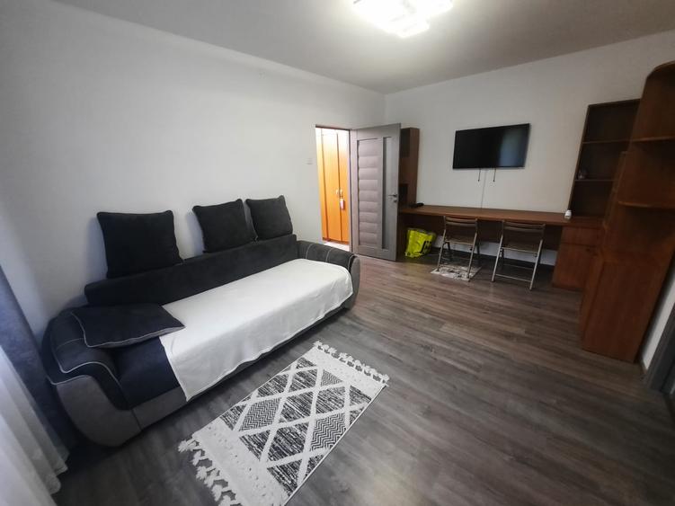 Apartament cu 2 camere, etaj 2/4, zona Podu Ros