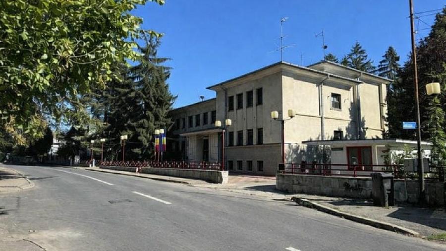 Cladire 3150 mp + teren 1550 mp Campina, Prahova