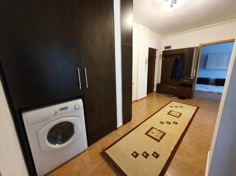 Proprietar inchiriez apartament 2 camere decomandat zona Aradului