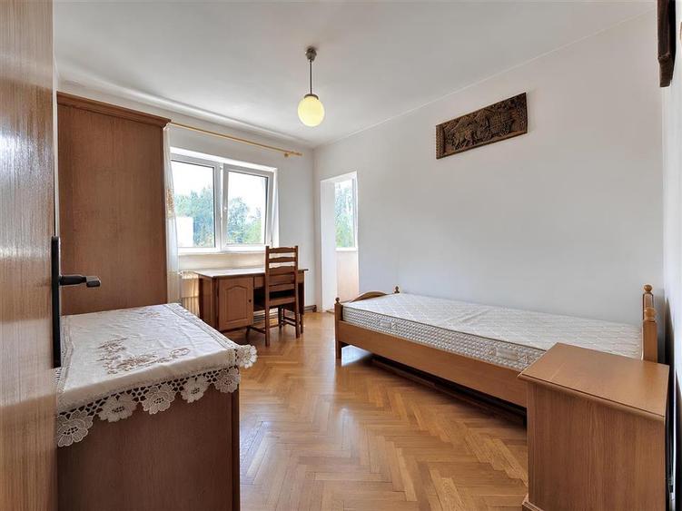 Apartament decomandat cu 4 camere orientat sud zona Cerna