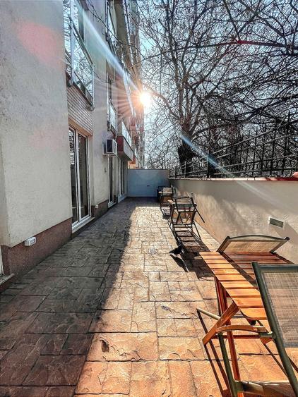 Apartament de 4 camere situat ultra-central cu terasa si 2 locuri de parcare