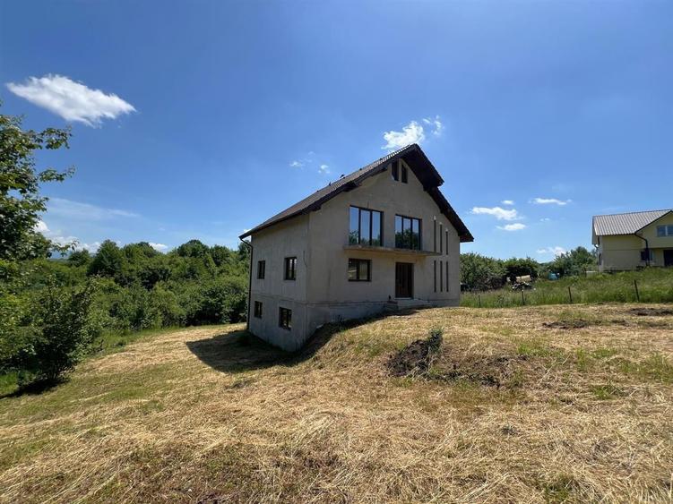 Casa semifinisata V. Ghinzii teren 18 arii