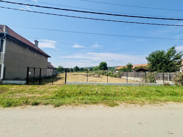 Proprietate cu gospodărie completă - teren 4300 mp – loc. Seica Mare