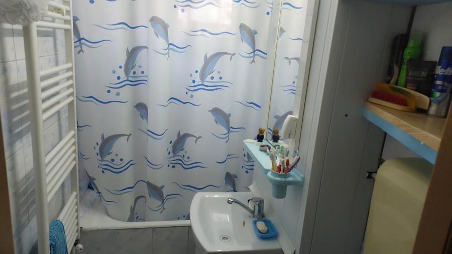Apartament trei camere renovat, zona Școala 1/8 Sud