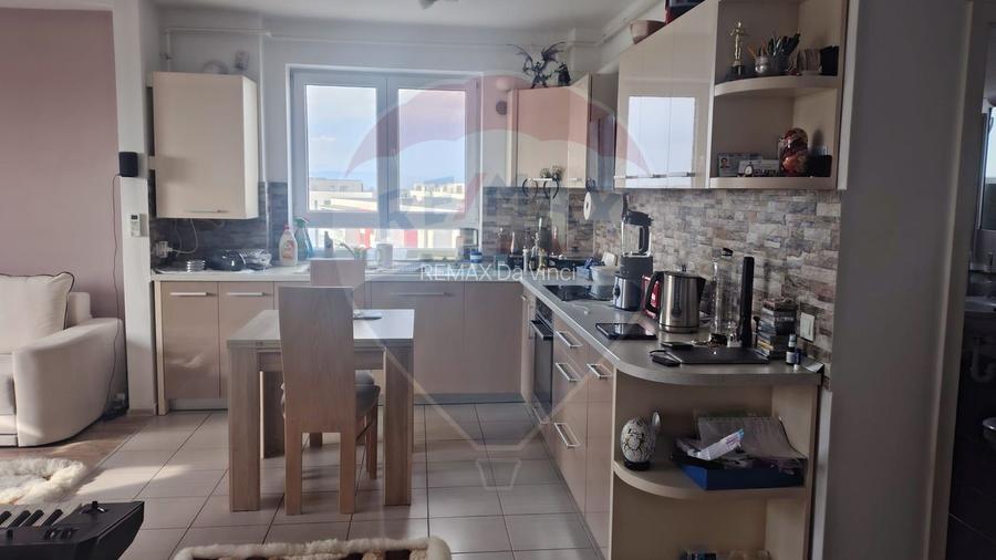 Apartament cu 3 camere de vânzare în Avangarden 3 - 2