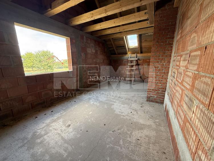 Casă de vânzare la roșu  | 220 mp | 1.200 mp teren - 11