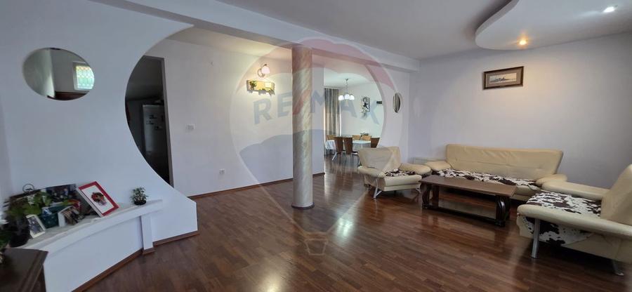 Vila cu 5 camere de vanzare in micro 3 Targoviste