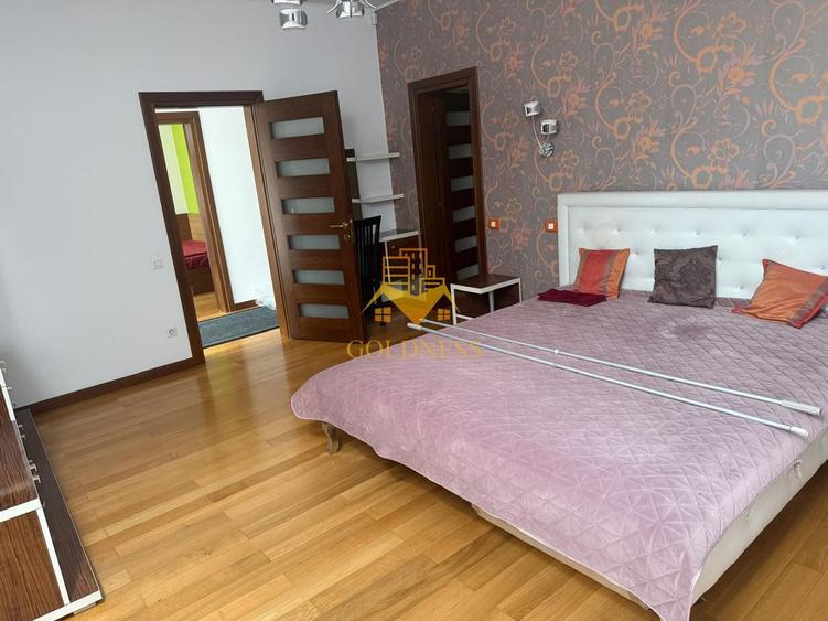 Casa individuala 5 camere zona centrala , 210 mp si garaj propriu!