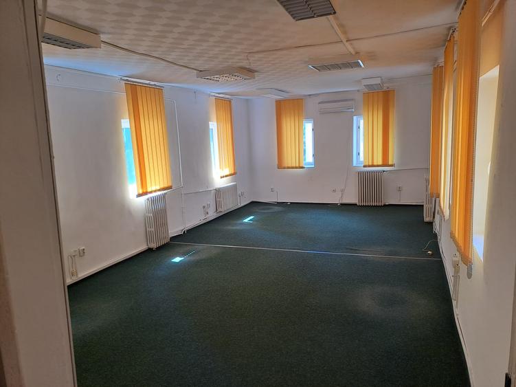 Calea Victoriei - Centrul Vechi, singur curte, curte generoasa(1400 mp), libera