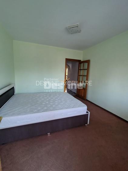Apartament de vânzare, zona PODU ROȘ, 3 camere, semidecomandat, etaj 1 - 4