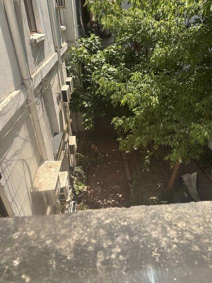 Apartament 2 camere - baie si bucatarie separate, singur pe etaj.