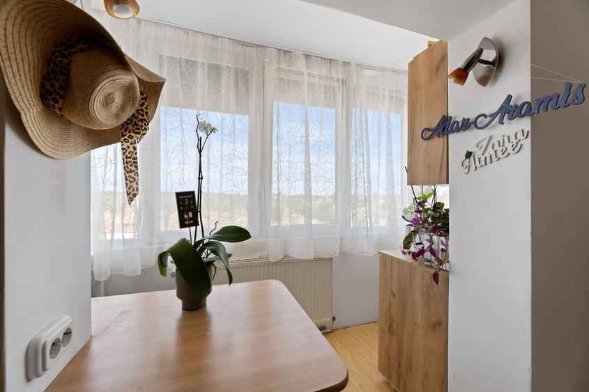 De vânzare Apartament 3 camere Mobilat si utilat., et. 3/4 Alfa, Arad.