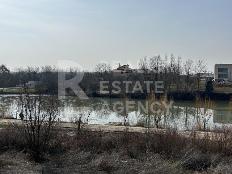 Casă P+1, 315 m² utili | Teren 1.530 m² | Pe malul lacului Ostratu
