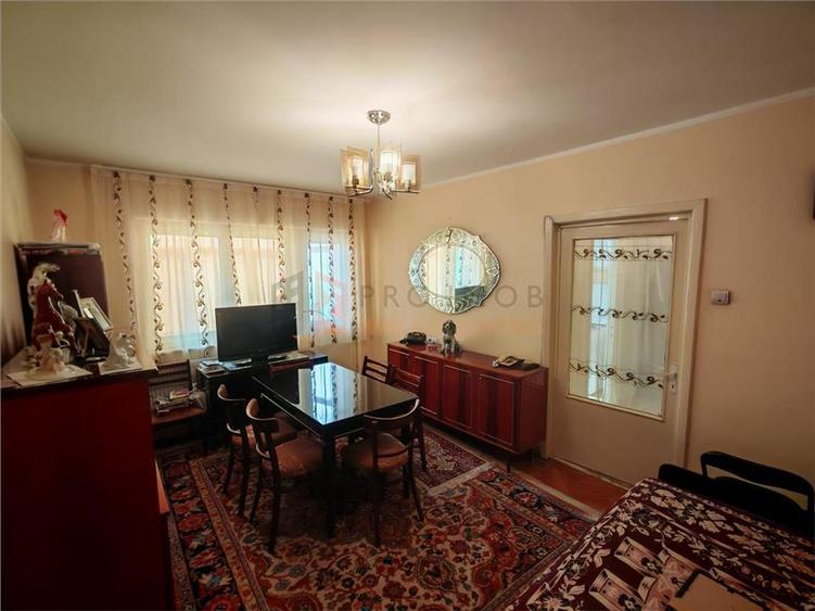 Apartament 2 camere semidecomandat zona Centru