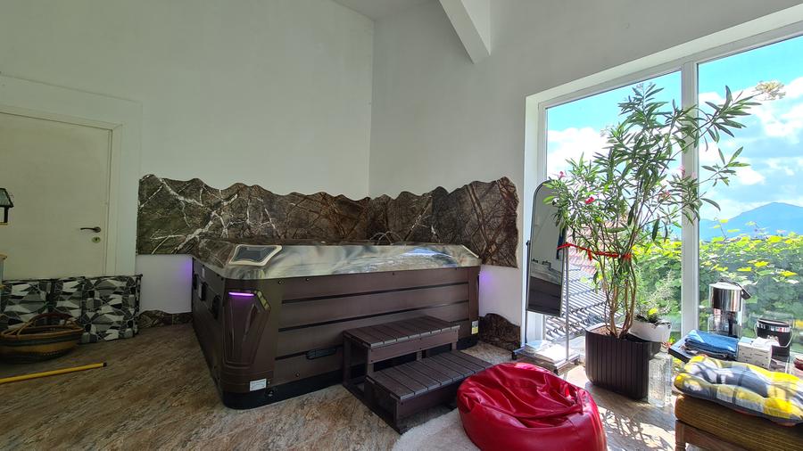 CASA SUPERBA DE LUX- SINGUR CURTE - TEREN 934 MP