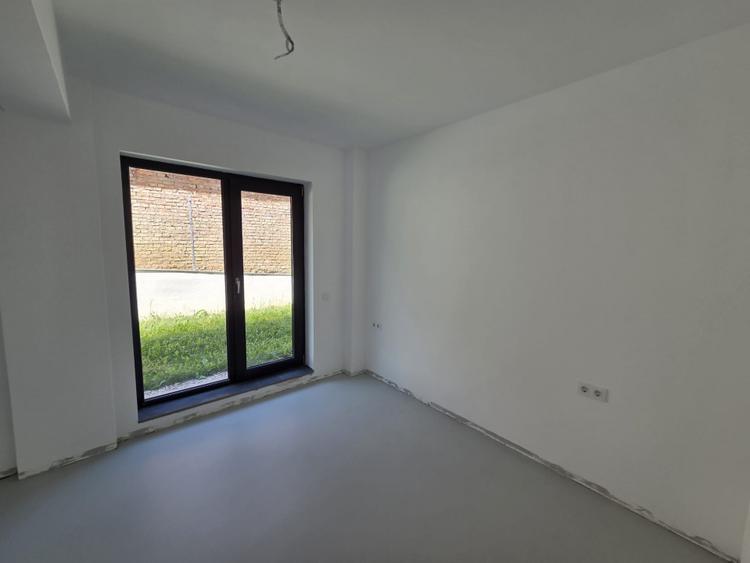 Spatiu de inchiriat. 80 mp utili, 150 teren, parcare, Hasdeu