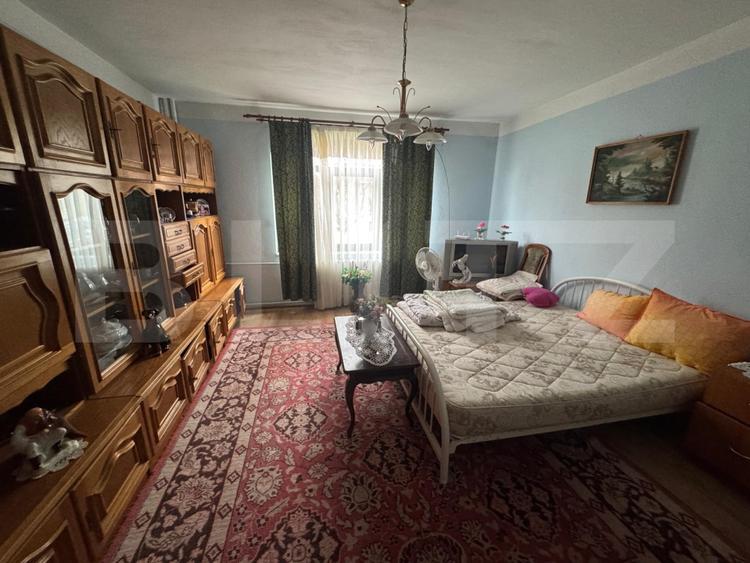 Casa de vanzare cu 6 camere, 374 mp, teren 719 mp, strada Baritiu
