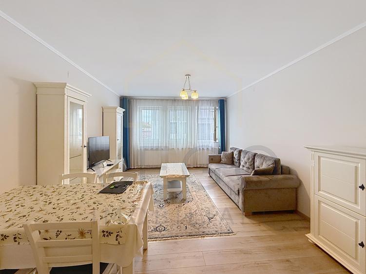 2 separate bedrooms + living room close to Platinia Shopping Center