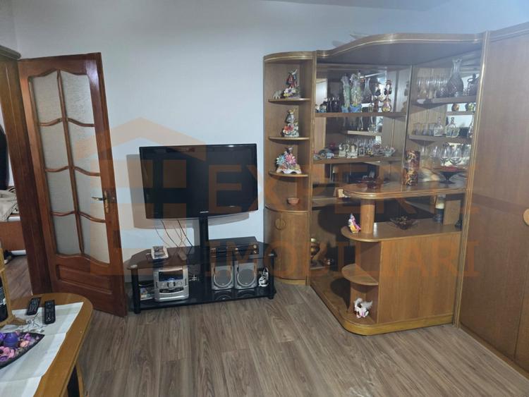 Ofer spre inchiriere apartament cu 2 camere decomandat Casa de Cultura