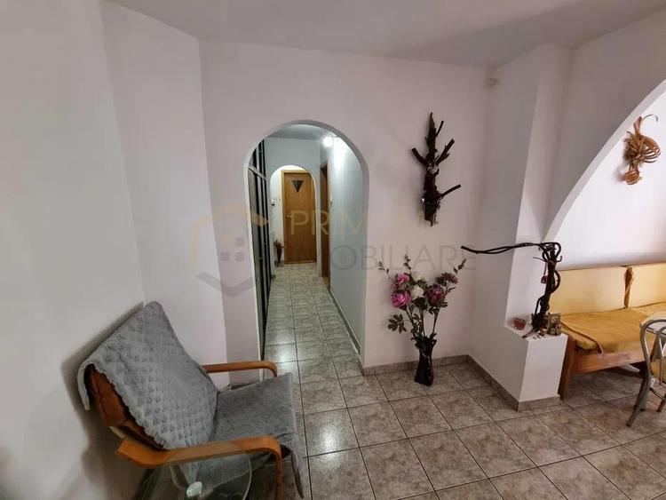 ARADULUI - ETAJ 3 - BLOC IZOLAT - 3 camere - decomandat - centrala proprie - cli