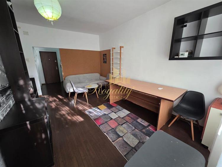 Apartament 1 camera, centrala proprie, etaj 1 - Zona Complexului Studentesc