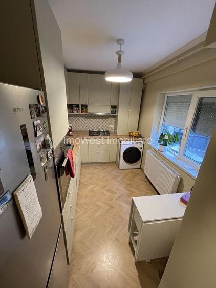 Piața Sf. Gheorghe | Decomandat | Renovat | Centrală proprie | Boxă 16 mp - 11