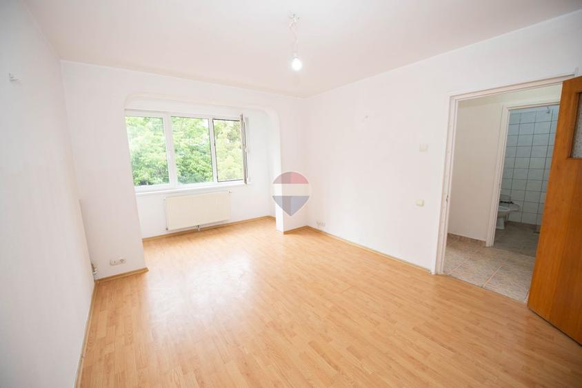 Apartament cu 3 camere de vanzare, 64 mp, decomandat, Politehnica
