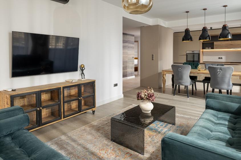 De închiriat – Penthouse cu jacuzzi și terasă 160 mp – Coresi, Brașov