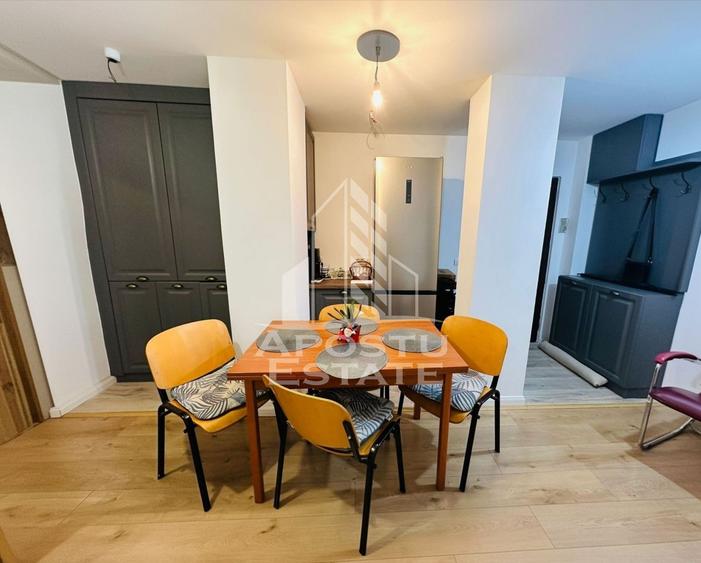 Apartament cu 3 camere, decomandat, centrala proprie, zona Bucovina