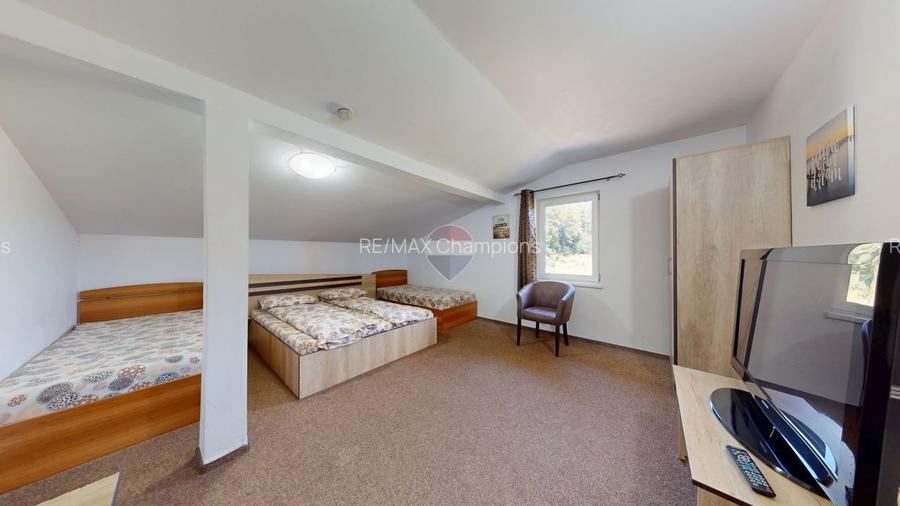 Pensiune în funcțiune | 10 camere | Teren 4.000 mp | Brădet – Săcele