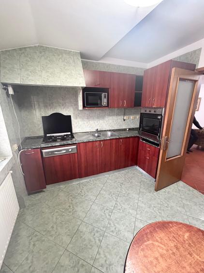 Pantelimon-Fundeni / Apartament 3 cam in vila / Loc de parcare-Curte